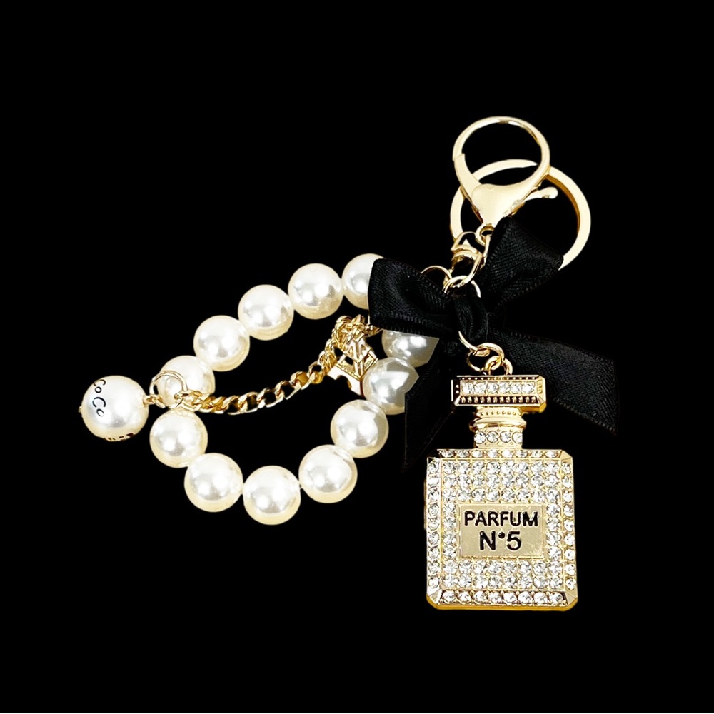 Elegant Pearl & Perfume Bottle Keychain | Chic Rhinestone Bling Accessory